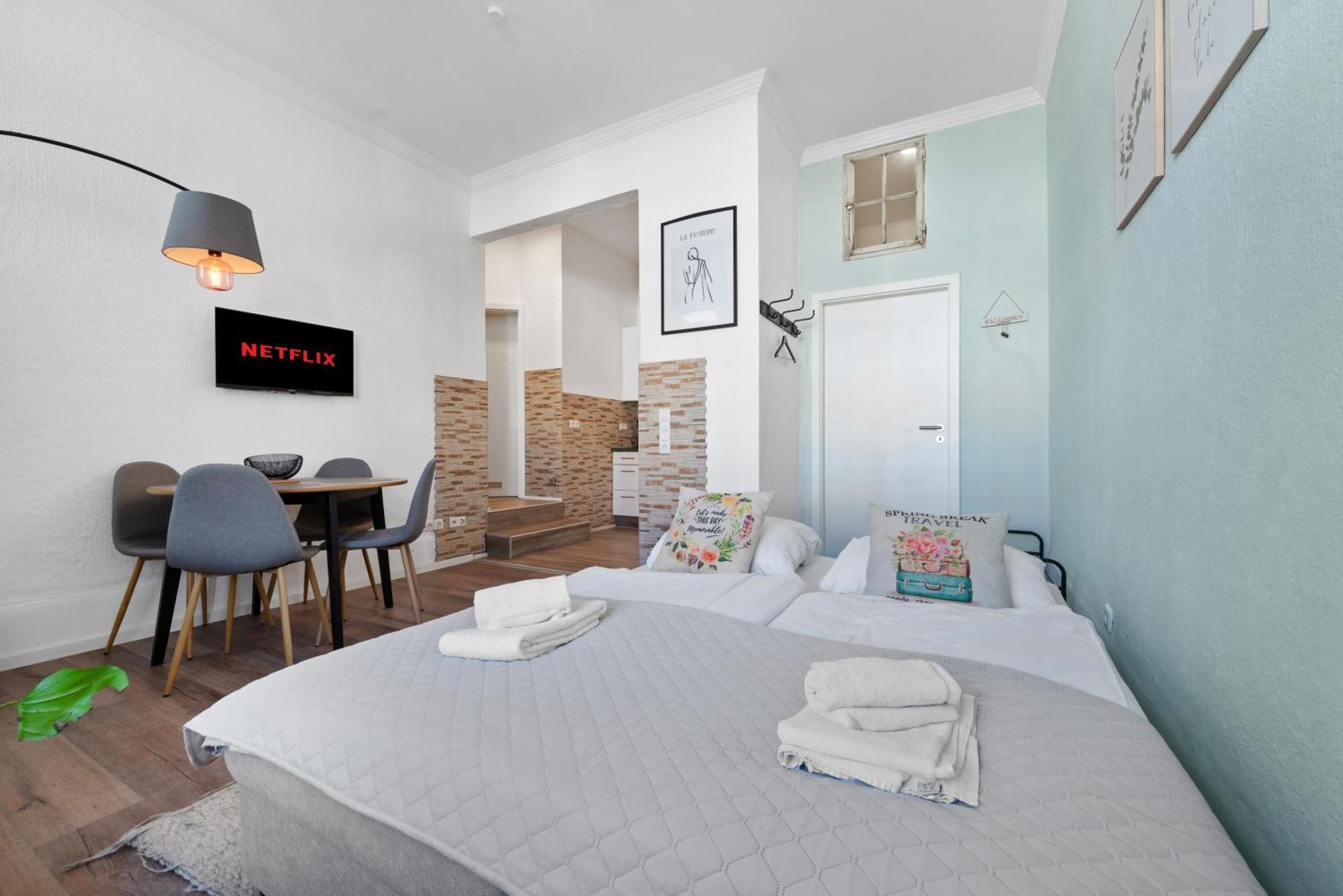 Backhome - Business&Family - Fantastische Schlosslage, Smarttv, Netflix, 50Qm, 24H Checkin - Apartment 1 Ludwigsburg Exterior photo